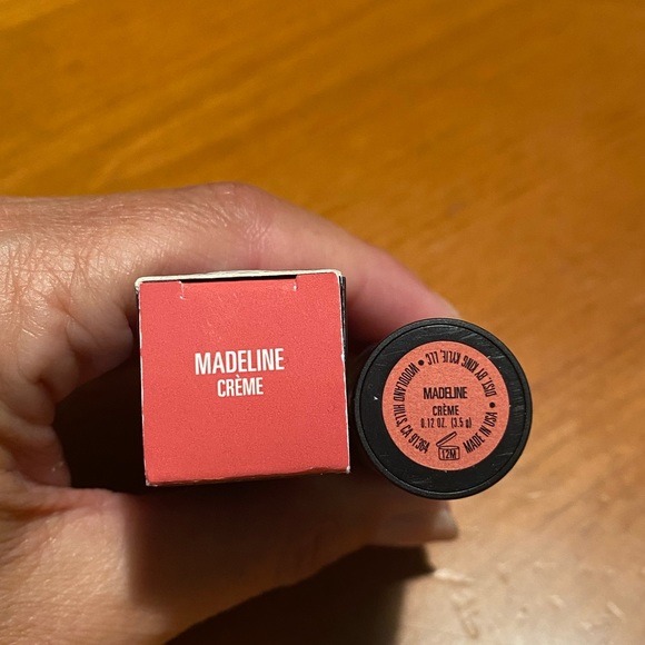 Kylie Jenner Lipstick Madeleine 💋 - Picture 10 of 16